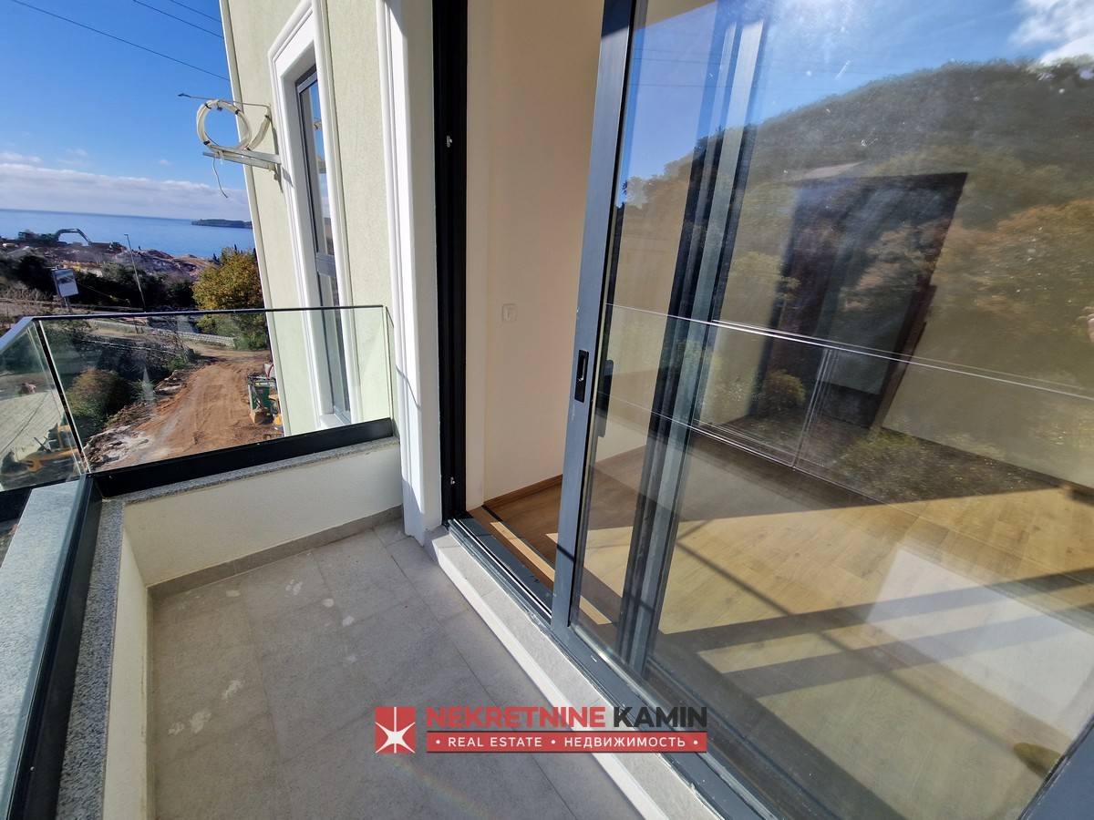 One-Bedroom Apartment in a New Build with Open Sea View, Kamenovo
